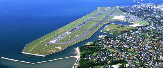 画像：空港の空撮