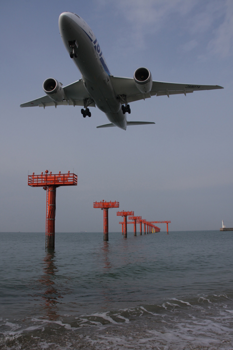 画像:海と空、そして飛行機。