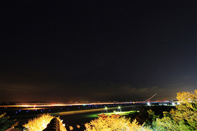 画像:夜のテイクオフ