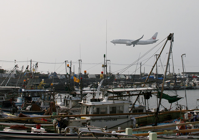 画像:海の船と空の船